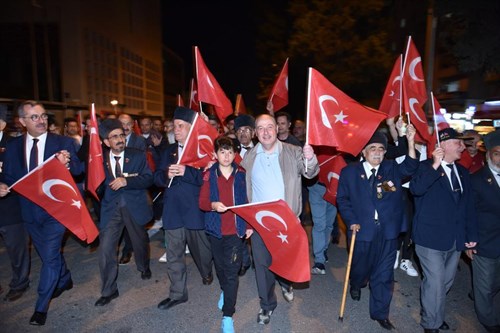 Vali Coşkun, 19 Mayıs Atatürk’ü Anma, Gençlik ve Spor Bayramı Münasebetiyle Yapılan Gençlik Yürüyüşüne Katıldı