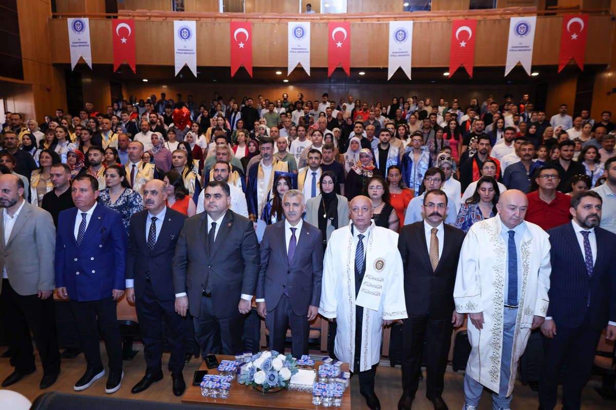 Vali Ünlüer İstiklal Üniversitesi 2023-2024 Akademik Yılı Mezuniyet Törenine Katıldı